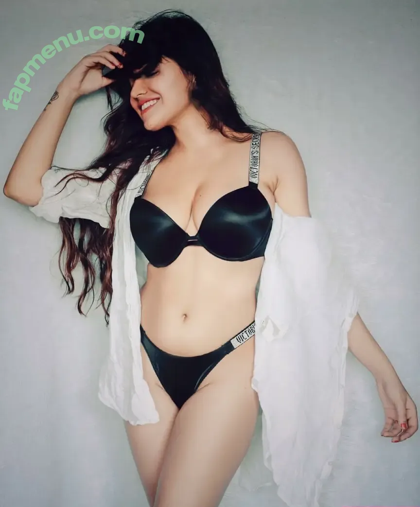 Simran Kaur nude photo #0103 (simrankonly / symrann.k)