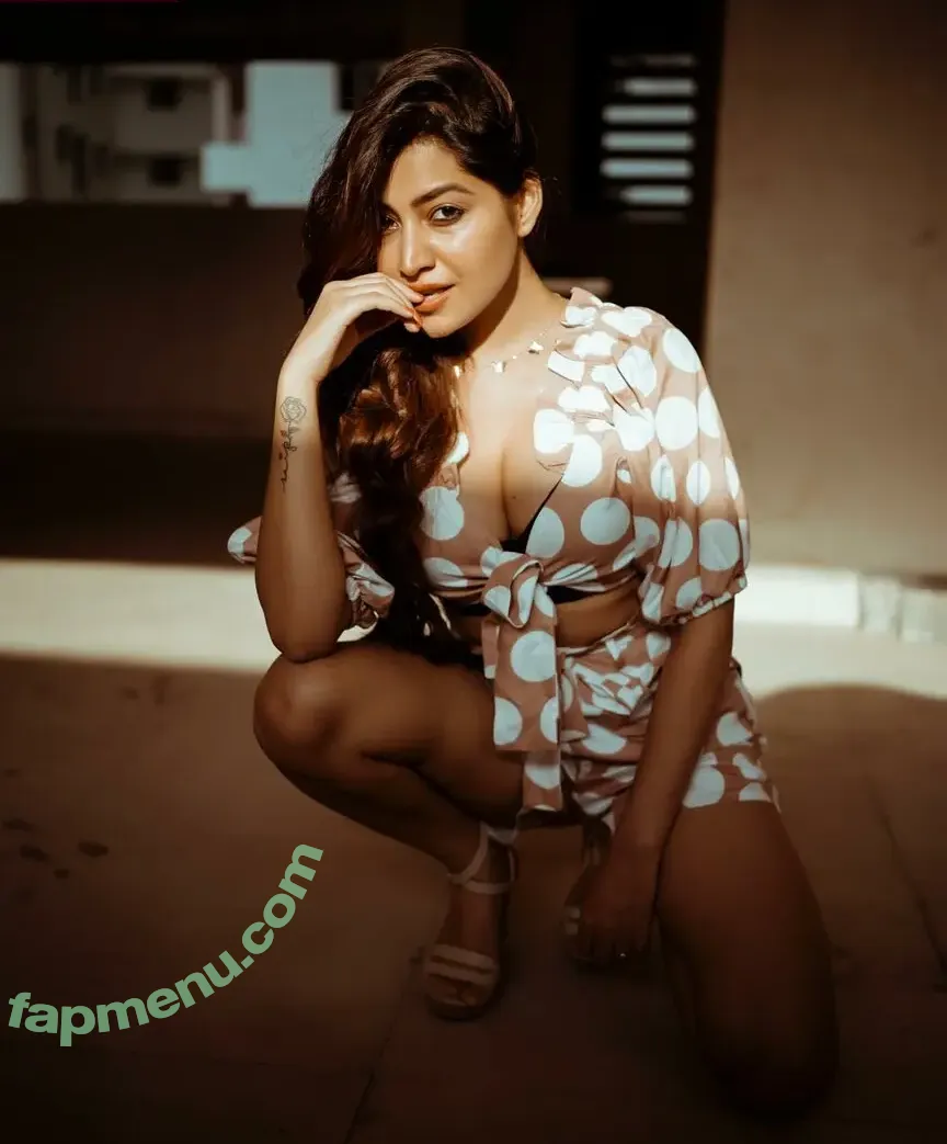 Simran Kaur nude photo #0104 (simrankonly / symrann.k)