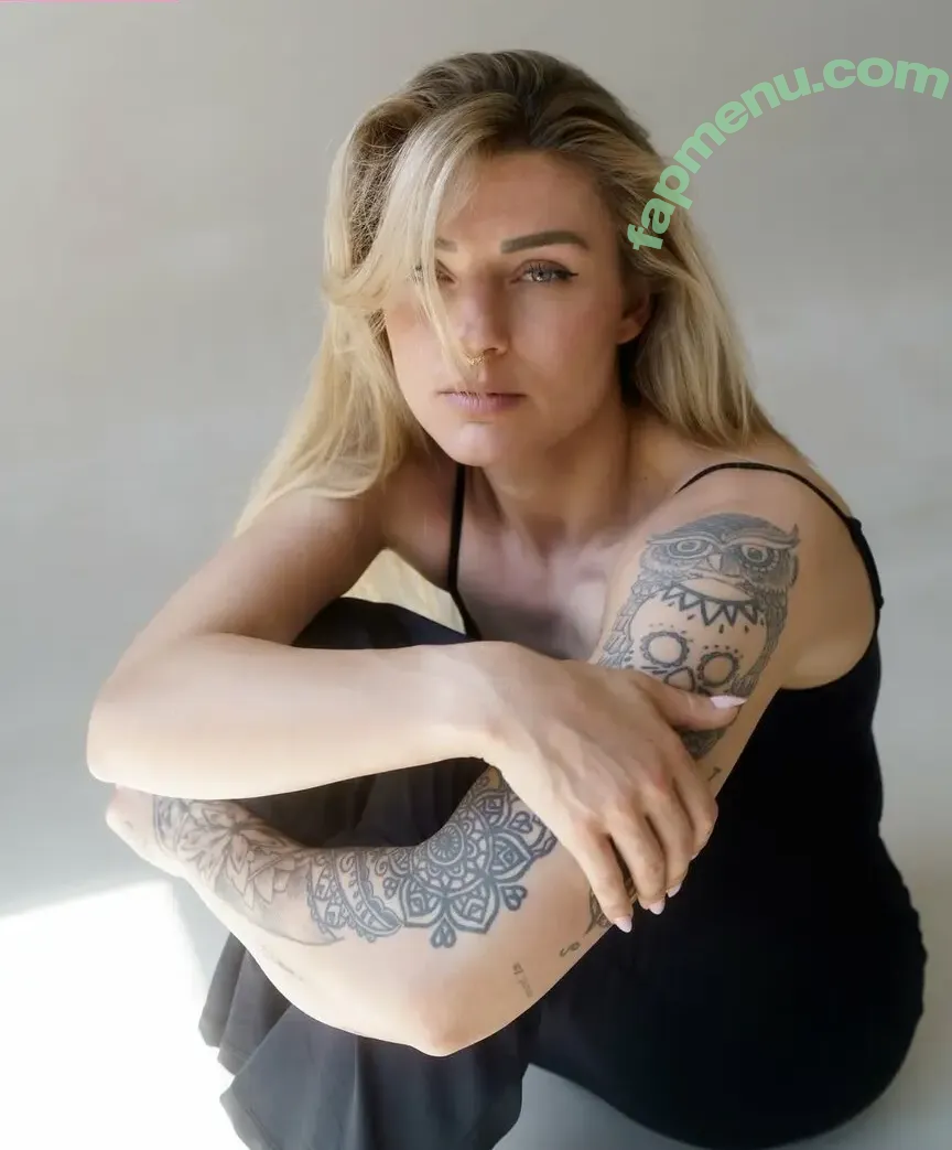 Sina Alena Heinrichsohn nude photo #0014 (sina_alena_)