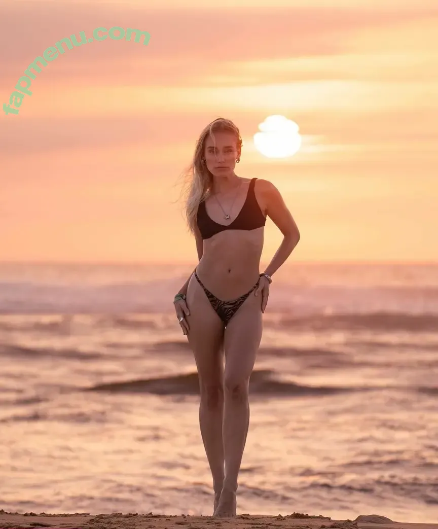 Sina Deinert nude photo #0008 (sinadeinert)