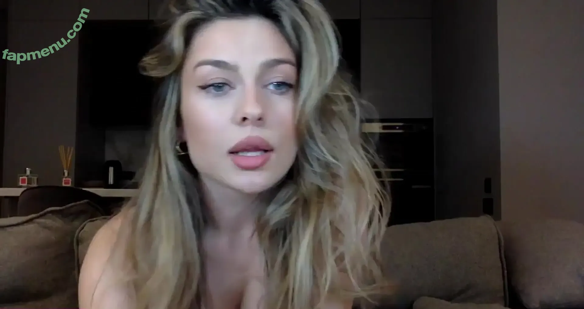 SindiMoon nude photo #0003 (cindy.moon19 / mistimoon)