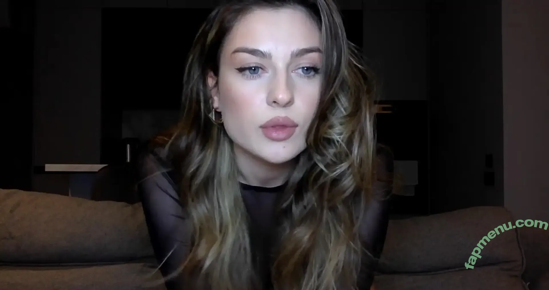 SindiMoon nude photo #0005 (cindy.moon19 / mistimoon)