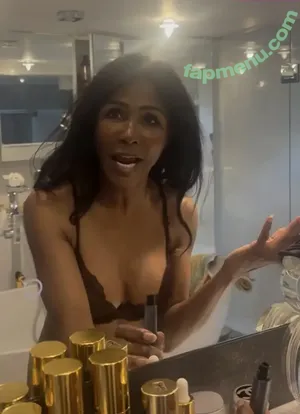 Sinitta / thesinittaofficial nude photo #0001
