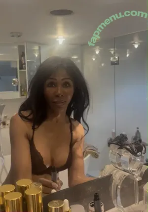 Sinitta / thesinittaofficial nude photo #0002