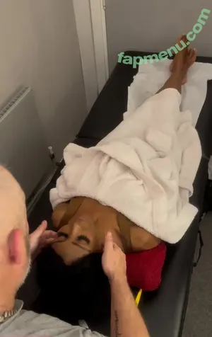 Sinitta / thesinittaofficial nude photo #0007