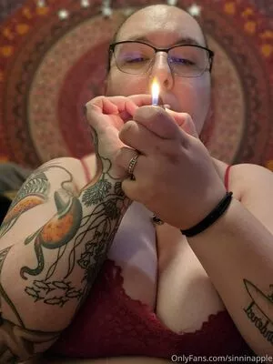 sinnfulapple420 / sinnfulapple.420 nude photo #0003