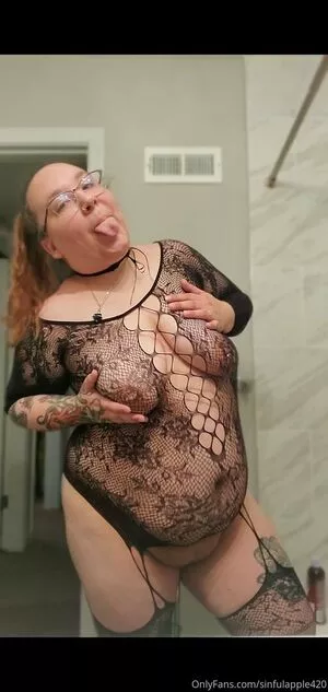 sinnfulapple420 / sinnfulapple.420 nude photo #0067