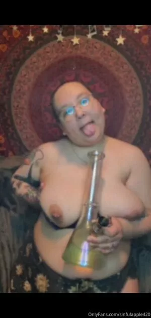 sinnfulapple420 / sinnfulapple.420 nude photo #0110