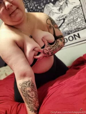 sinnfulapple420 / sinnfulapple.420 nude photo #0187