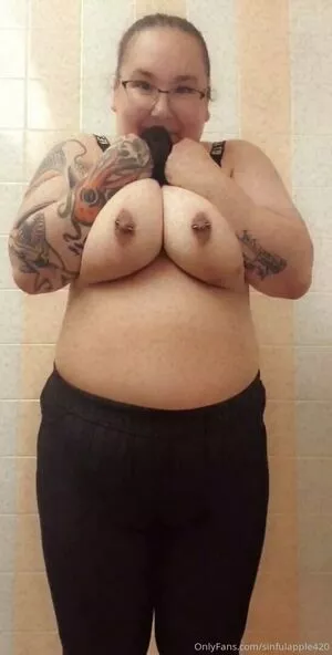 sinnfulapple420 / sinnfulapple.420 nude photo #0207