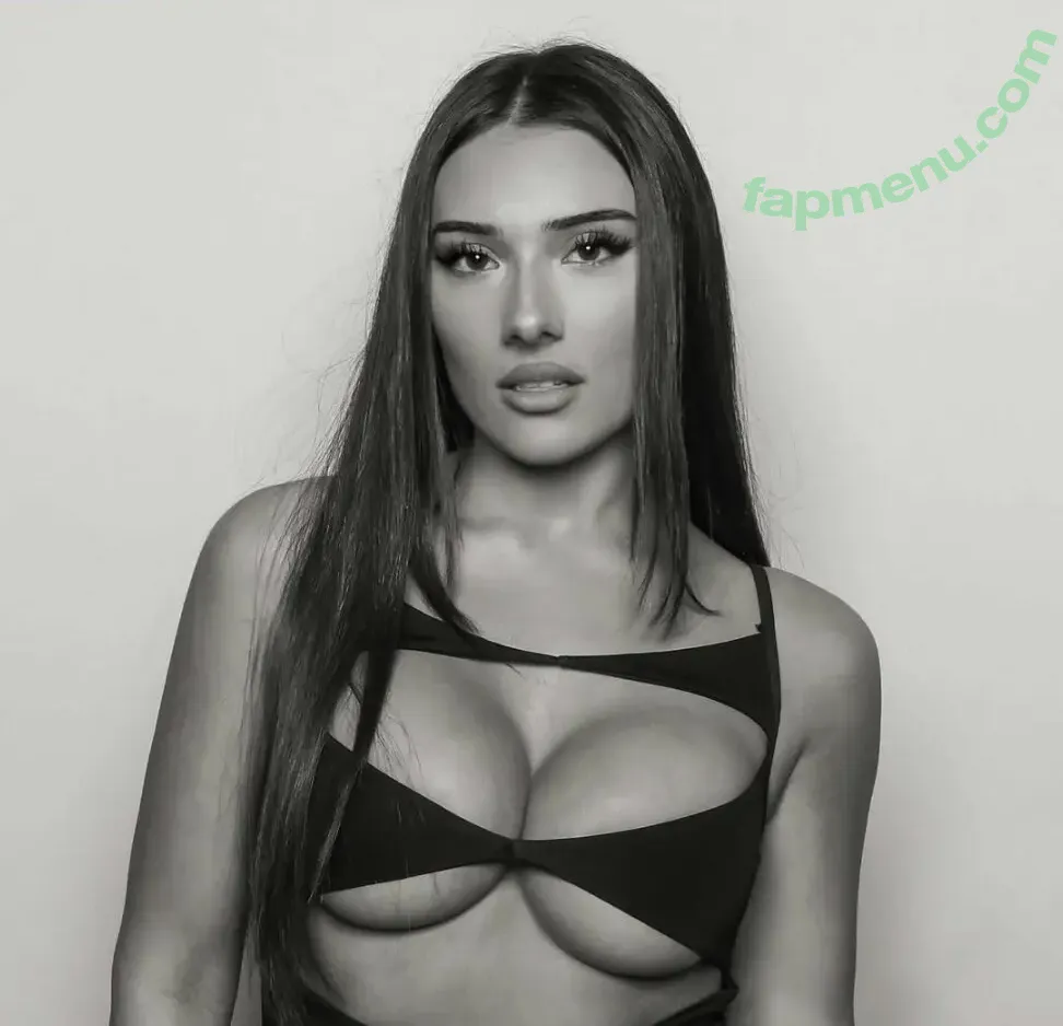 Siobhan Awad nude photo #0024 (shivvvvvvy / siobhan_awad)