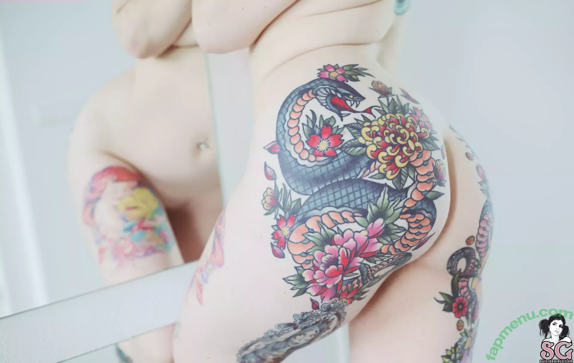 Sirenn Suicide nude photo #0221 (sirenn.bby / sirennsuicide)