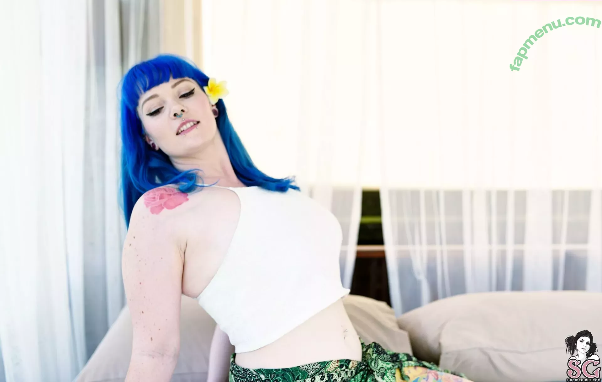Sirenn Suicide nude photo #0271 (sirenn.bby / sirennsuicide)