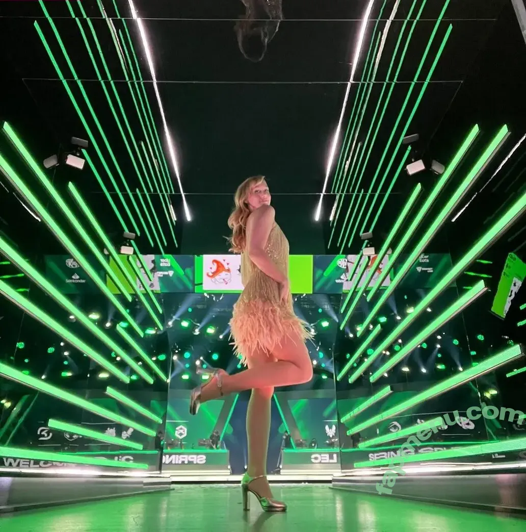 Sjokz nude photo #1025 (Eefje Depoortere / eefjah)