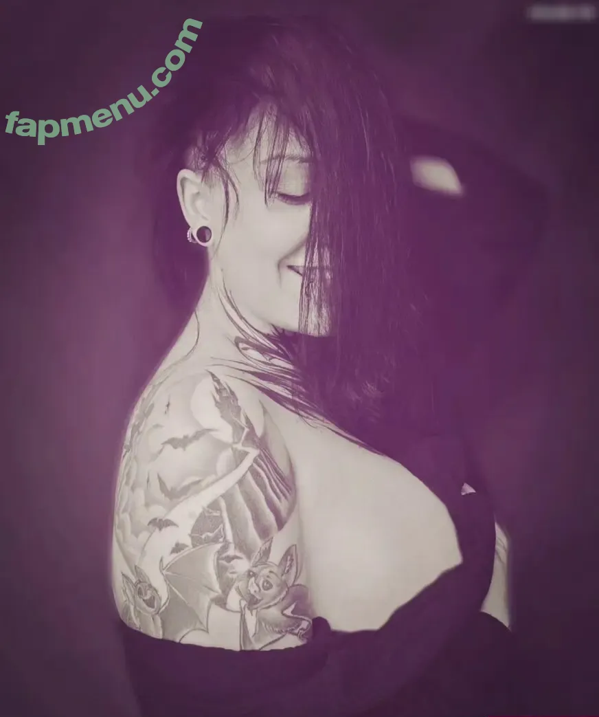 Skelli nude photo #0224 (skelli_ontour)