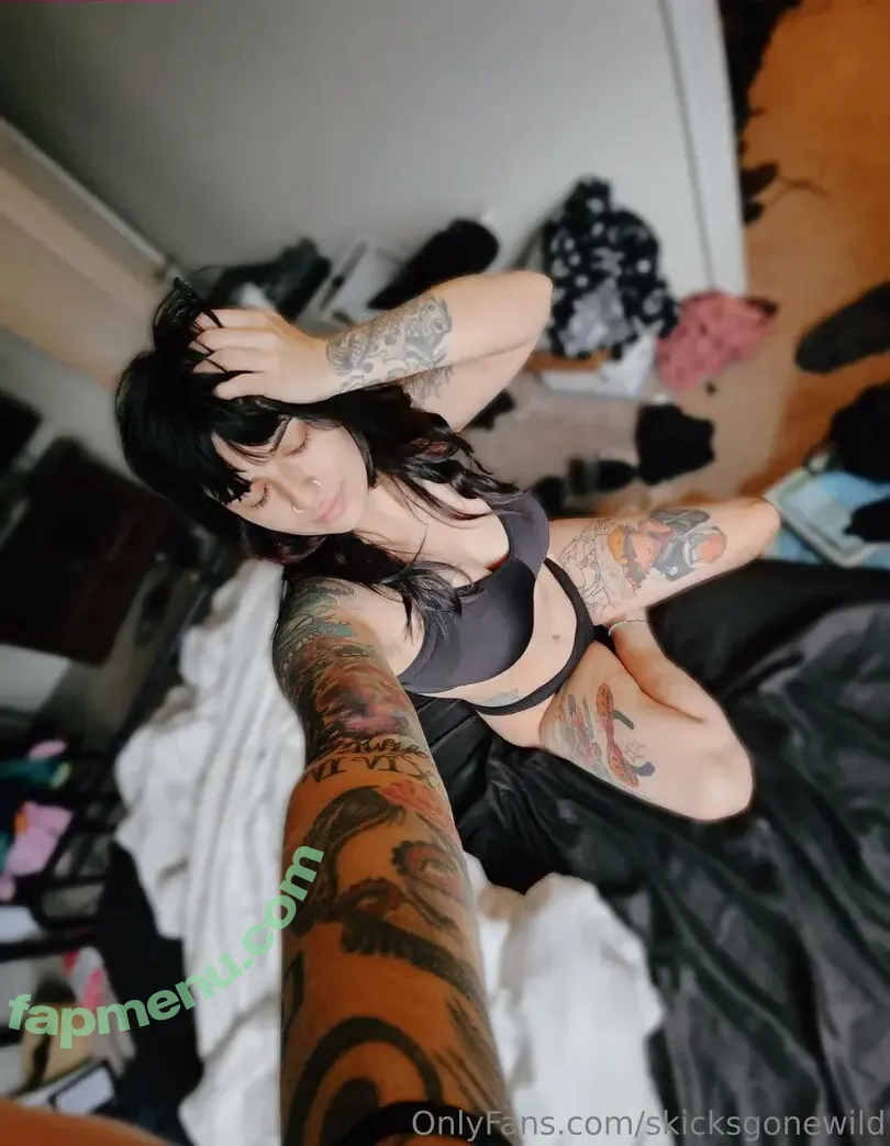 skicksgonewild nude photo #0001 (skicksgonewild)