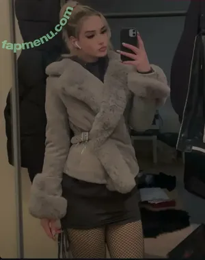 sky_stn_ / Nelee nude photo #0107