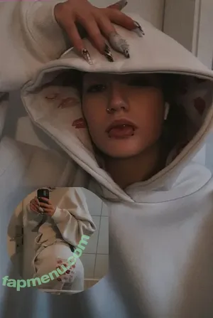 sky_stn_ / Nelee nude photo #0108