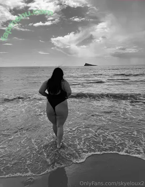 skyeloux / skyelouxx nude photo #0002