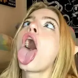 Skyiswoke / cel.lishh nude photo #0005