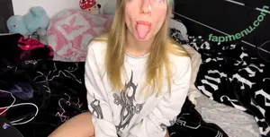Skyiswoke / cel.lishh nude photo #0007