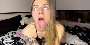 Skyiswoke / cel.lishh nude photo #0008