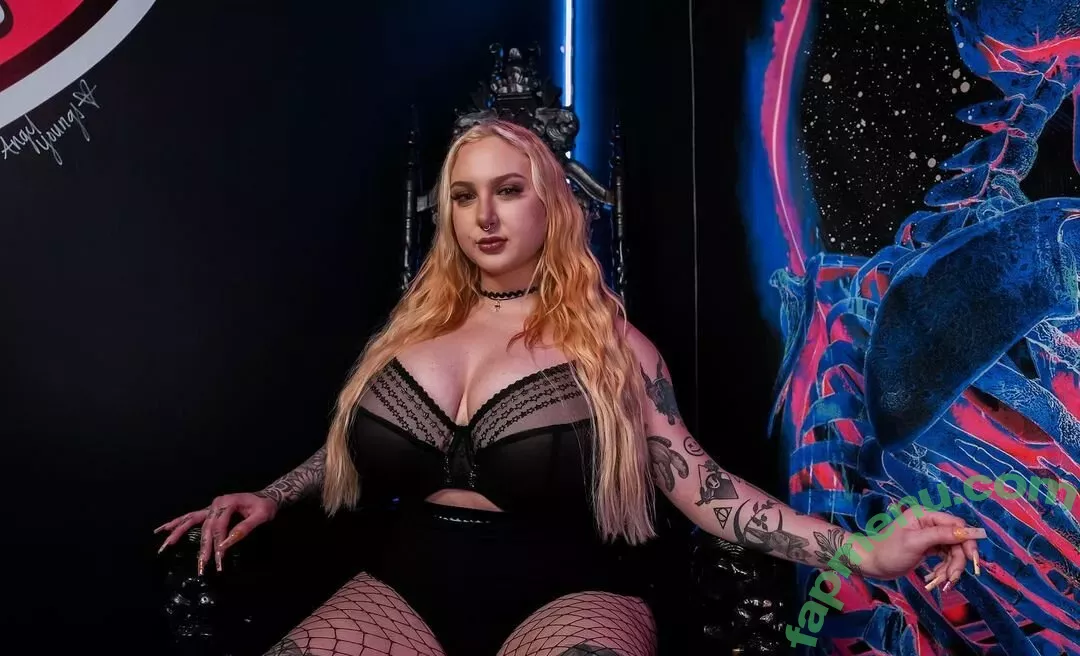 Skylar Vox nude photo #1034 (_skylarvox_ / onlyskylarvox / theskylarvox)