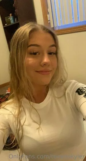 SkylerStormxo nude photo #0020