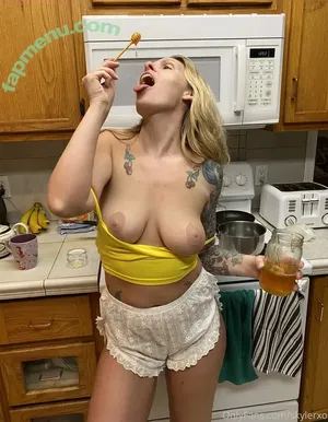 skylerxo / XOXOSkyler1 / _skyler_xo / snackingwithskyler nude photo #0420