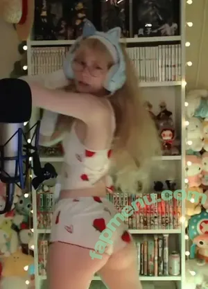 Skymi_chan nude photo #0853