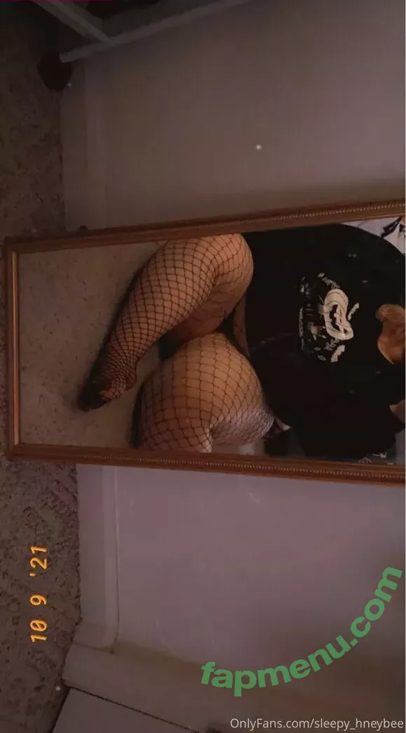 sleepy_hneybee nude photo #0007 (hney.bees)
