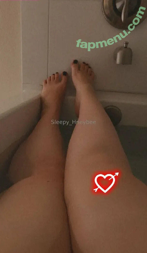 sleepy_hneybee nude photo #0204 (hney.bees)