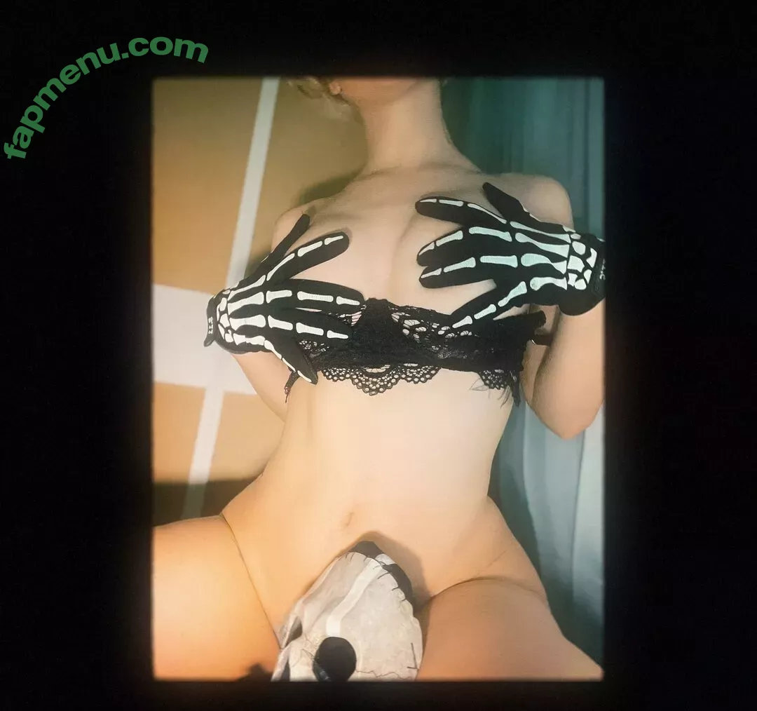 slowpenguin nude photo #0105 (sweetpengui)