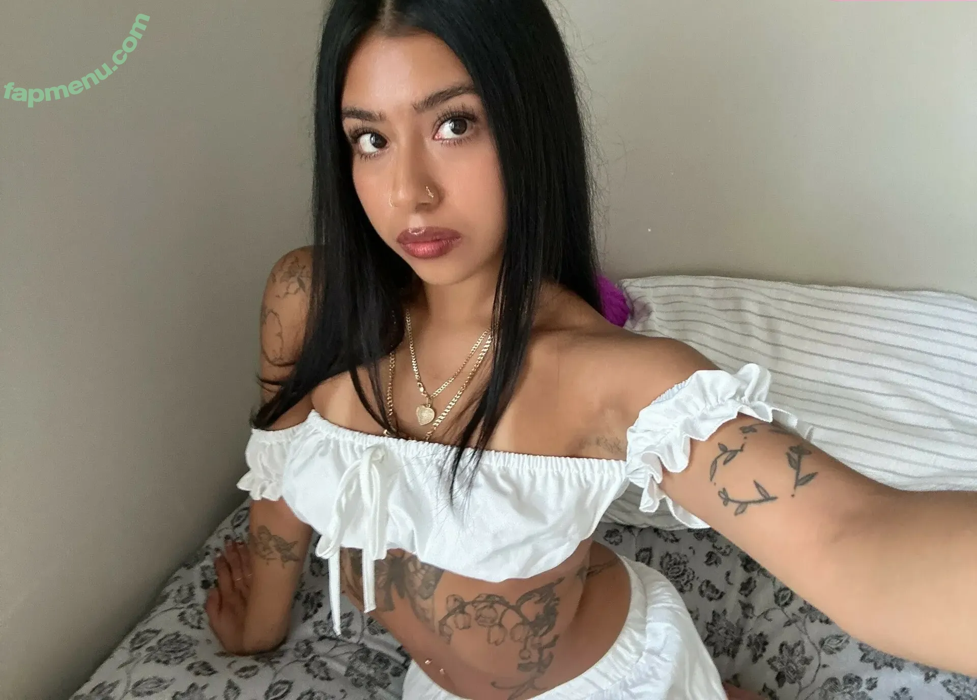 slush___puppy nude photo #0010 (slushpuppy____)