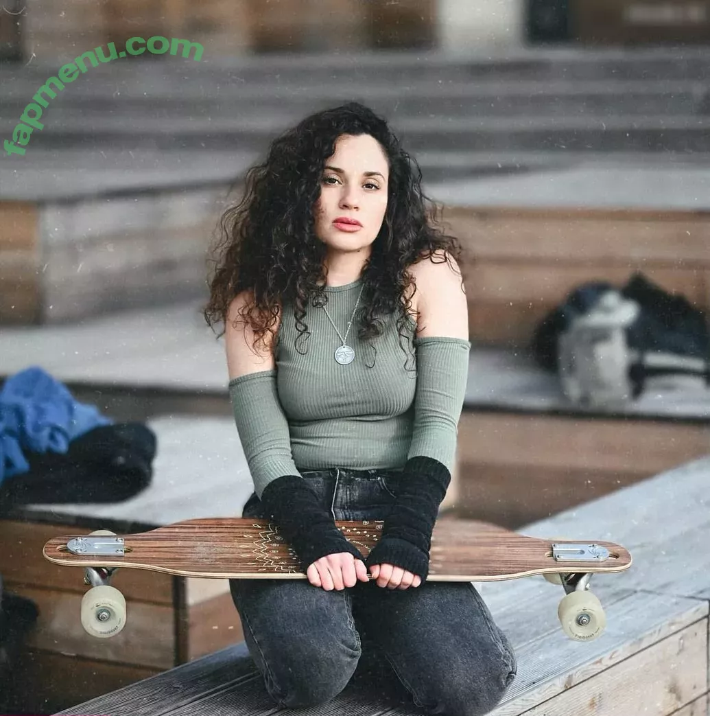 Smallcurlyfry nude photo #0025 (Lika / small_curlyfry)