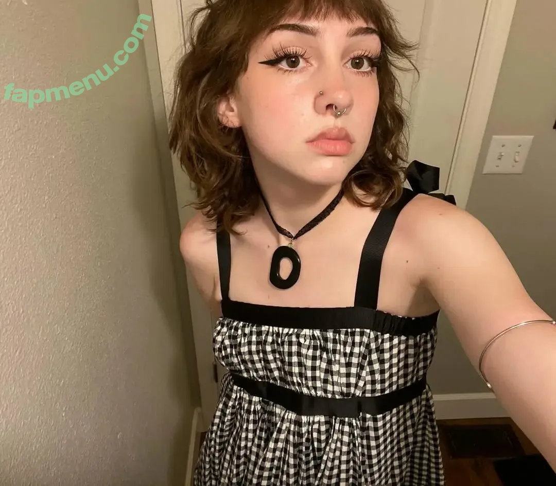 smallwoundedfawn nude photo #0010 (small.wounded.fawn)