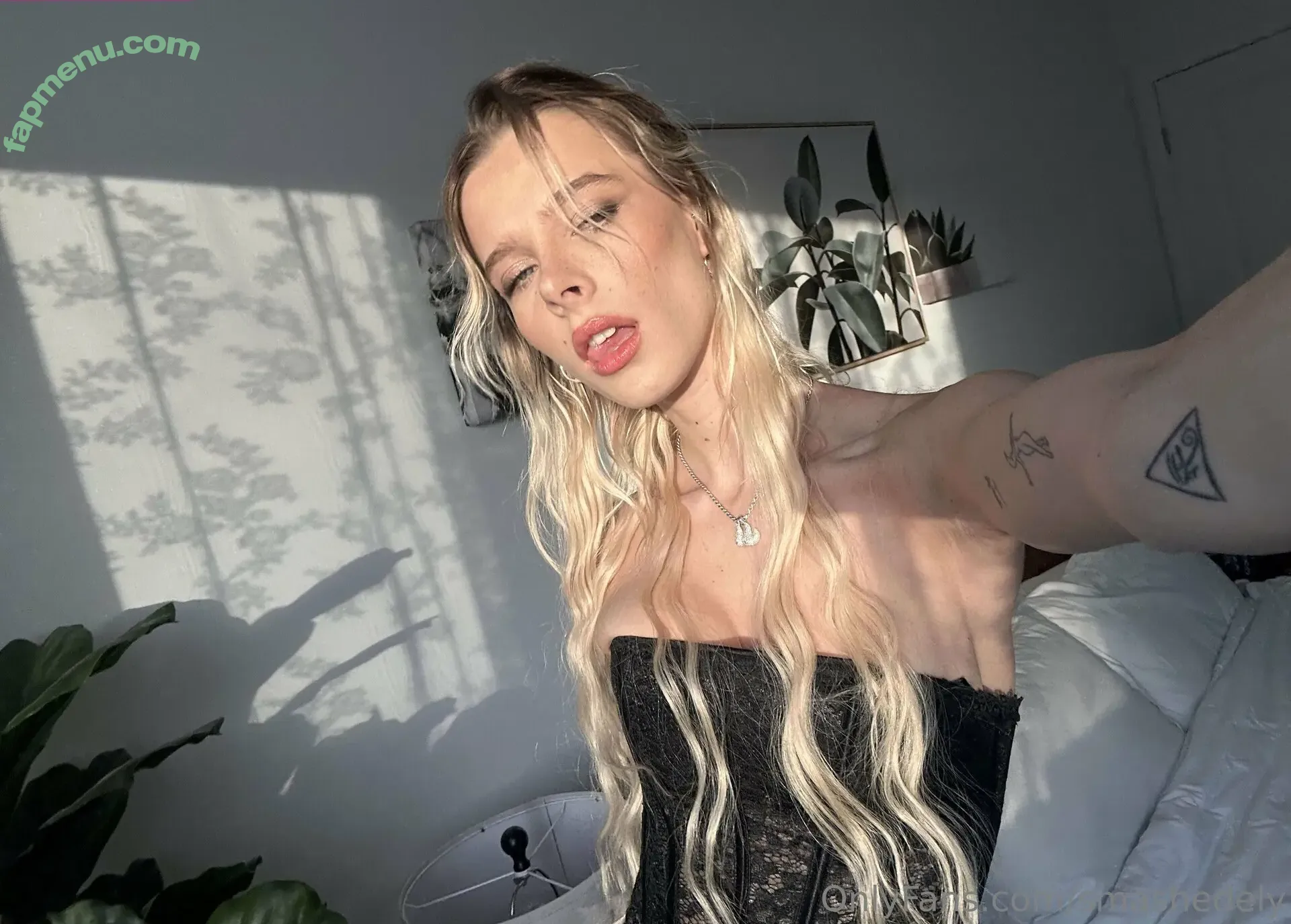 Smashedely nude photo #0020 (Smashedely)