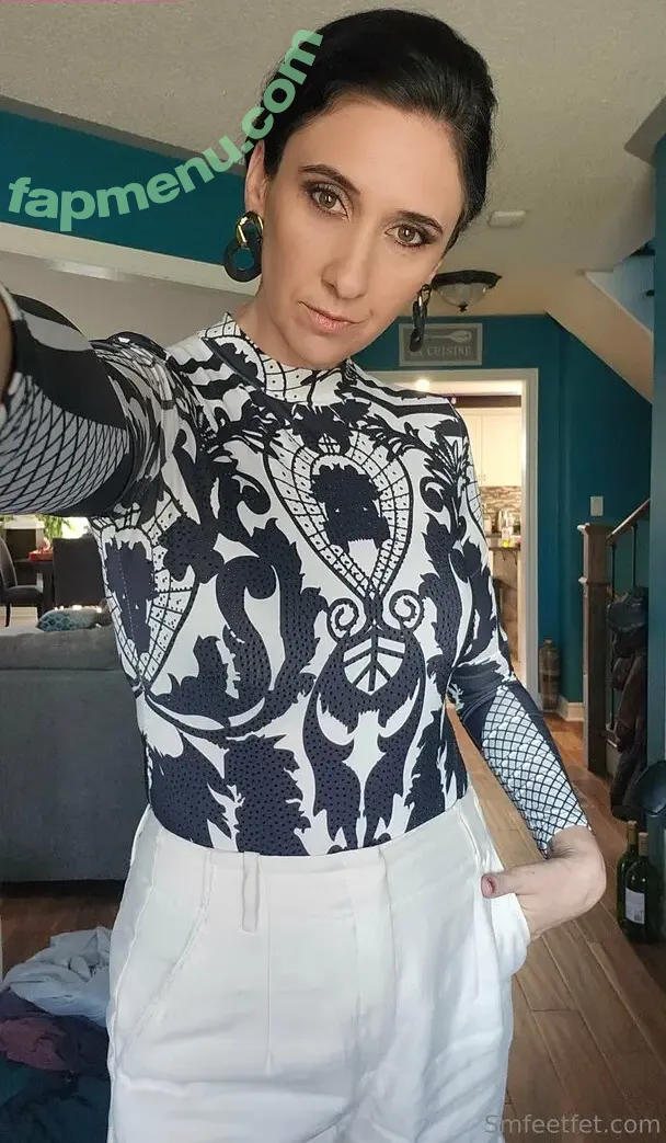 smgiantess nude photo #0001 (smgiantess)