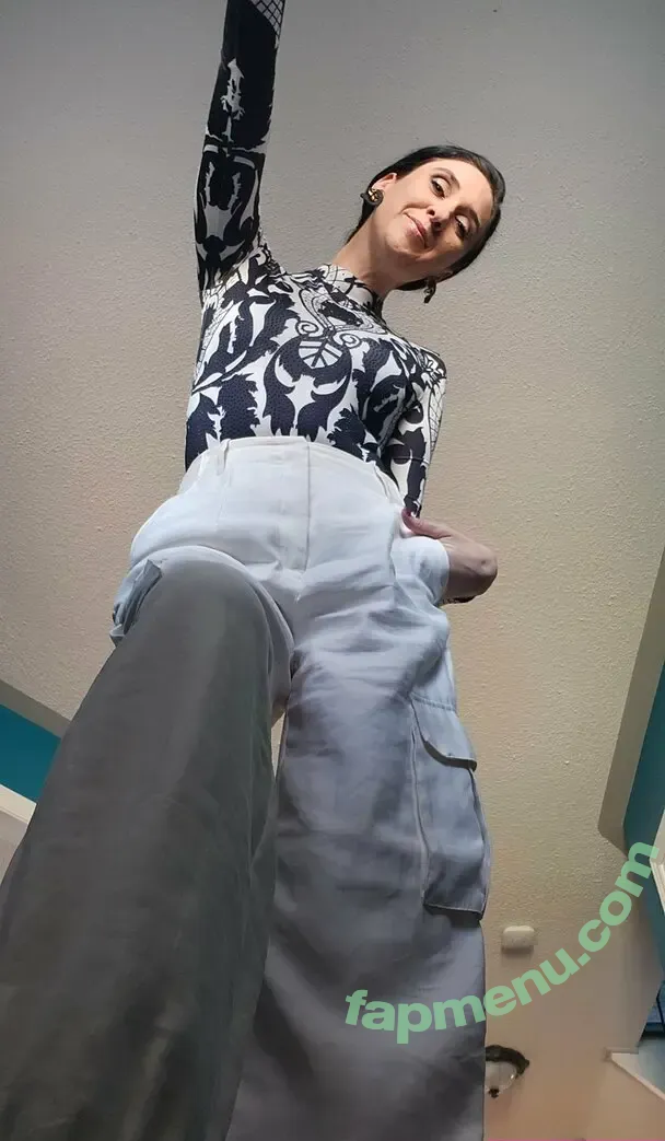 smgiantess nude photo #0002 (smgiantess)