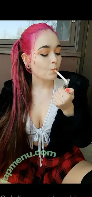 smokingrapunzel2 / barbiesmokers nude photo #0003