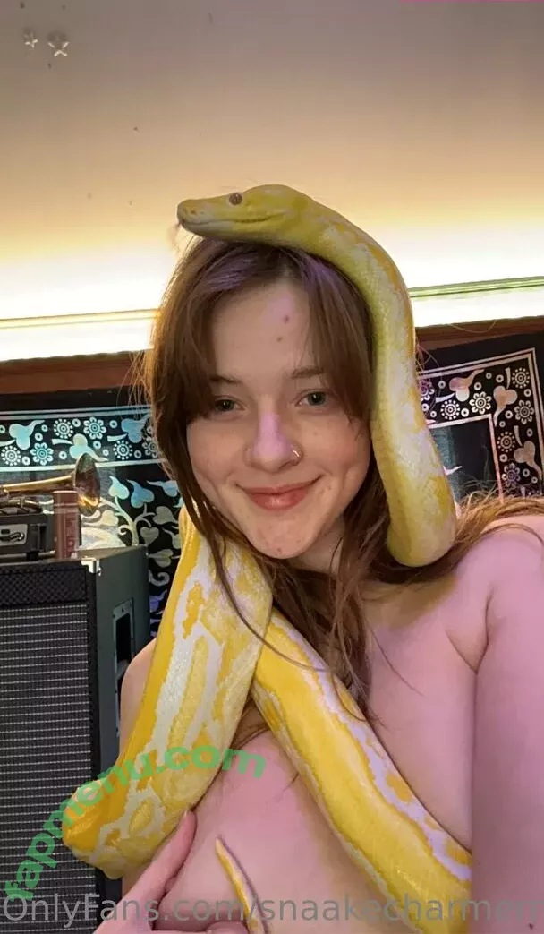 snaakecharmerr nude photo #0027 (riley_w02 / snaeckers)