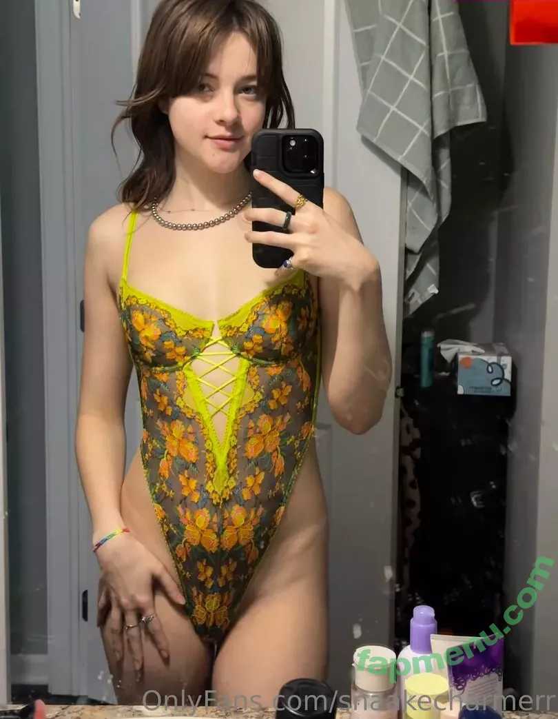 snaakecharmerr nude photo #0041 (riley_w02 / snaeckers)
