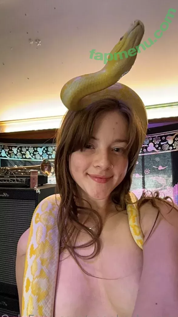 snaakecharmerr nude photo #0060 (riley_w02 / snaeckers)