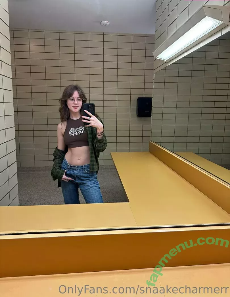 snaakecharmerr nude photo #0065 (riley_w02 / snaeckers)