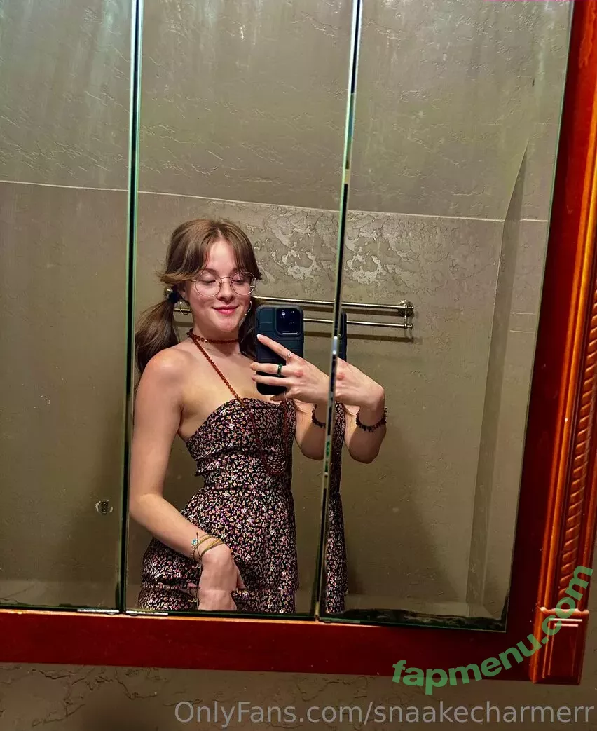 snaakecharmerr nude photo #0080 (riley_w02 / snaeckers)