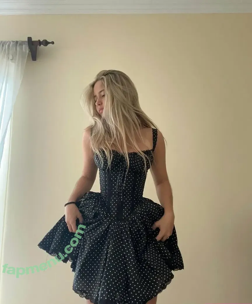 sneakybarbieee nude photo #0011 (celestemoraaa / maryceleste)