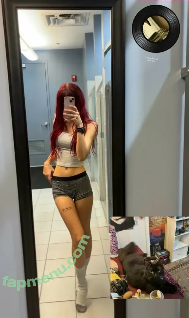 Snickerbitch nude photo #0019 (Sam / Silkgarbage / snickersiren)