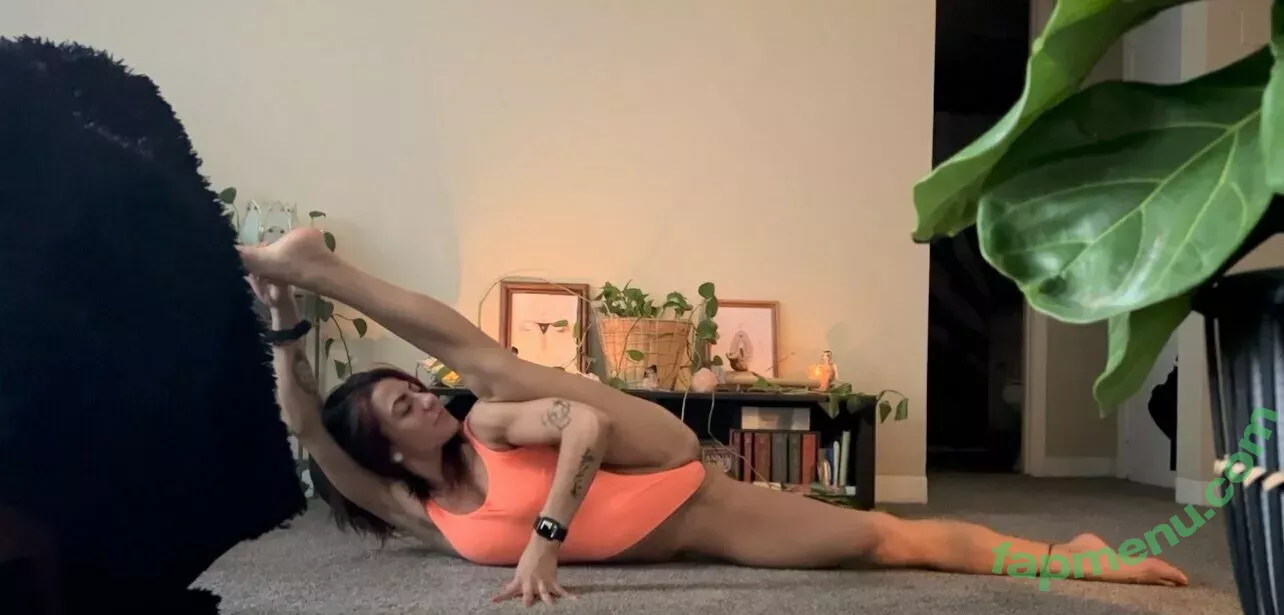 snnylyoga nude photo #0013 (yesnnylmarie.yoga)