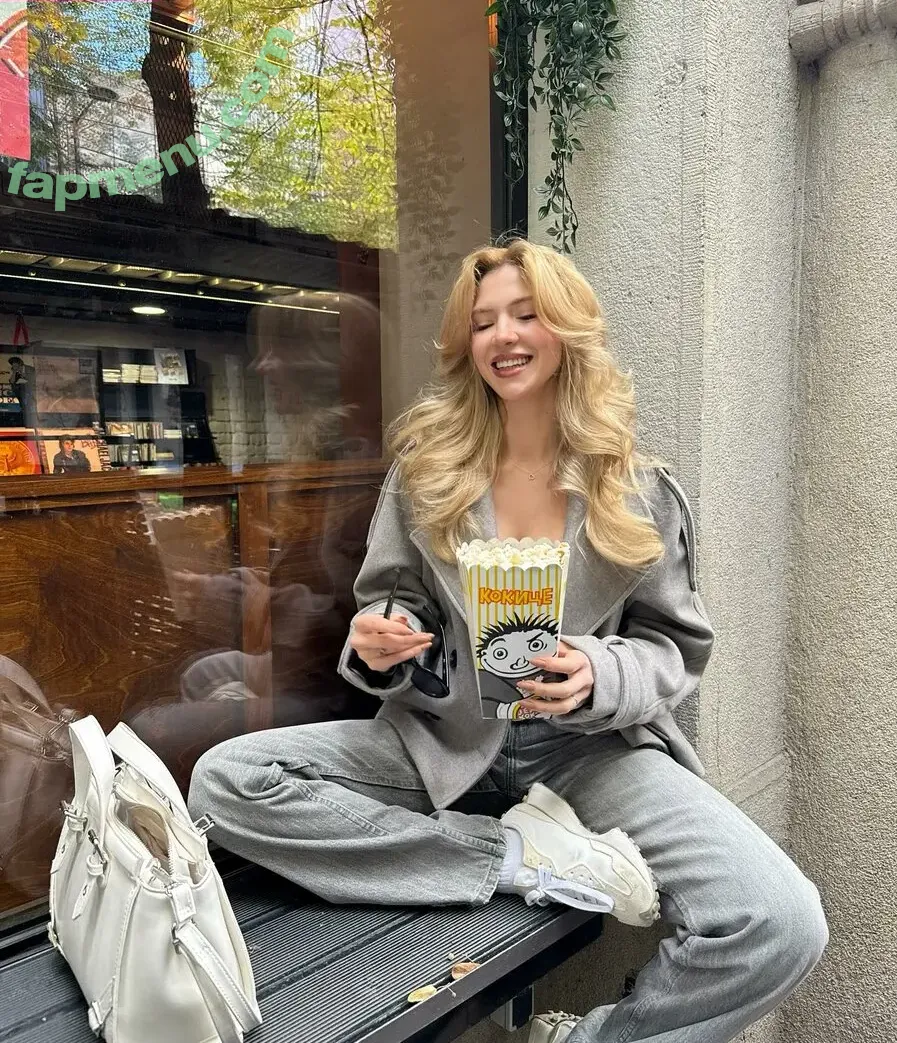 Snowmaiid nude photo #0193 (Kardelen Öztaş / Snowfuckerr)