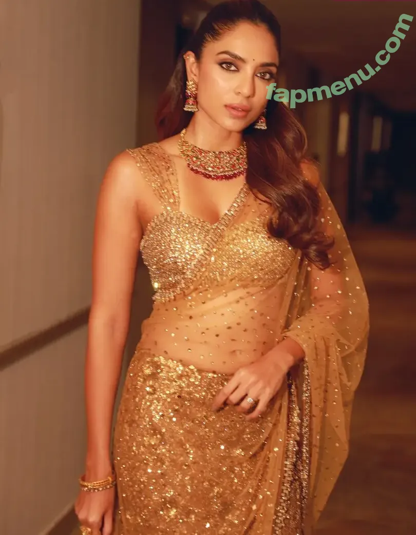 Sobhita Dhulipala nude photo #0105 (sobhitaD)